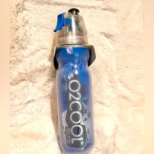 NWT O2COOL mist n sip water bottle